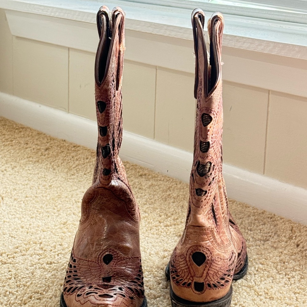 Cavender’s Brand Boots. NEVER WORN. do not have tags. Very Comfy! Size 8 & 1/2 - Picture 2 of 3